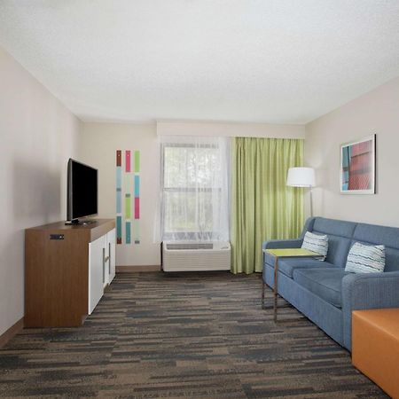 Hampton Inn & Suites Kansas City-Merriam Exteriör bild