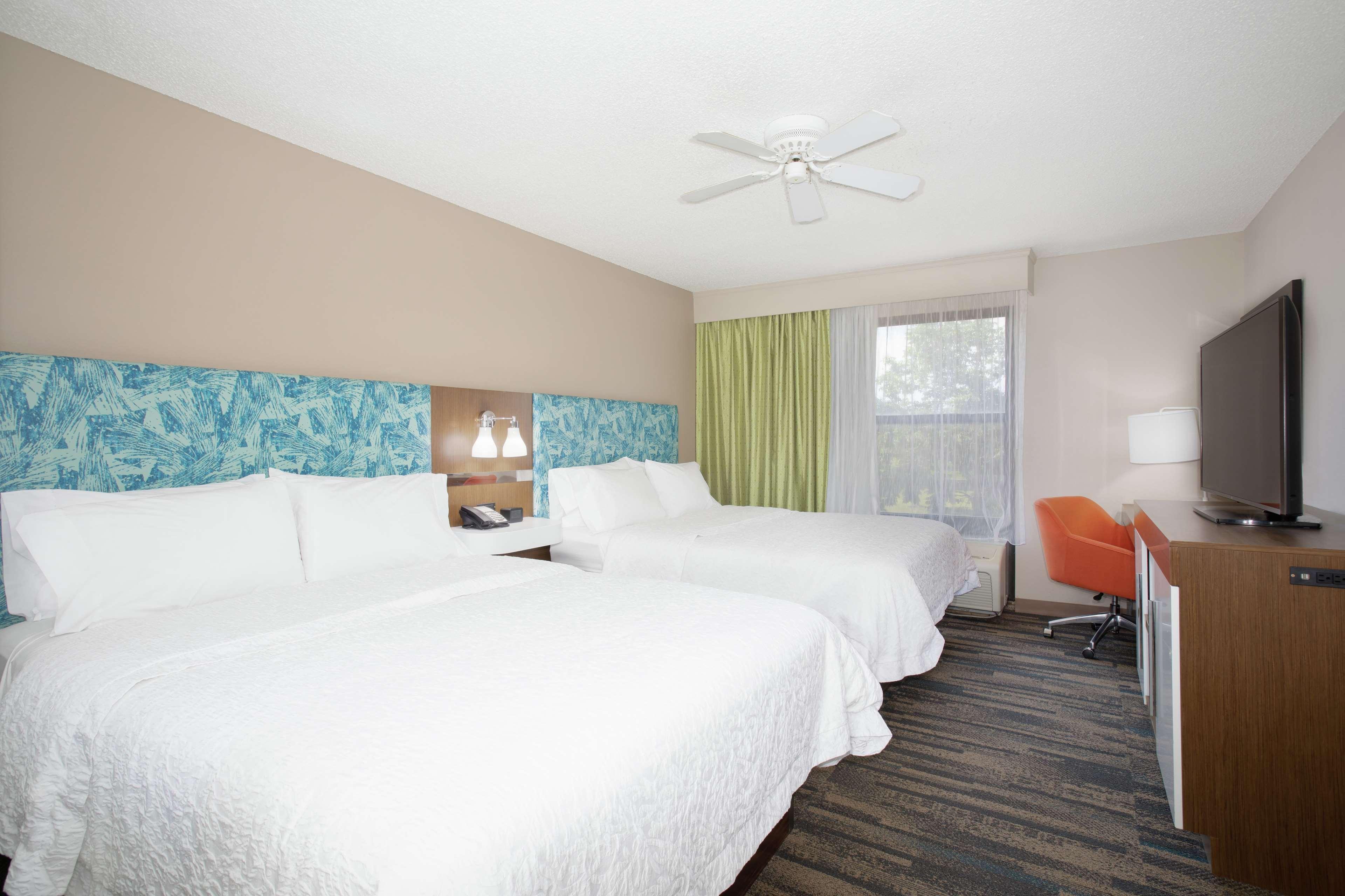 Hampton Inn & Suites Kansas City-Merriam Exteriör bild