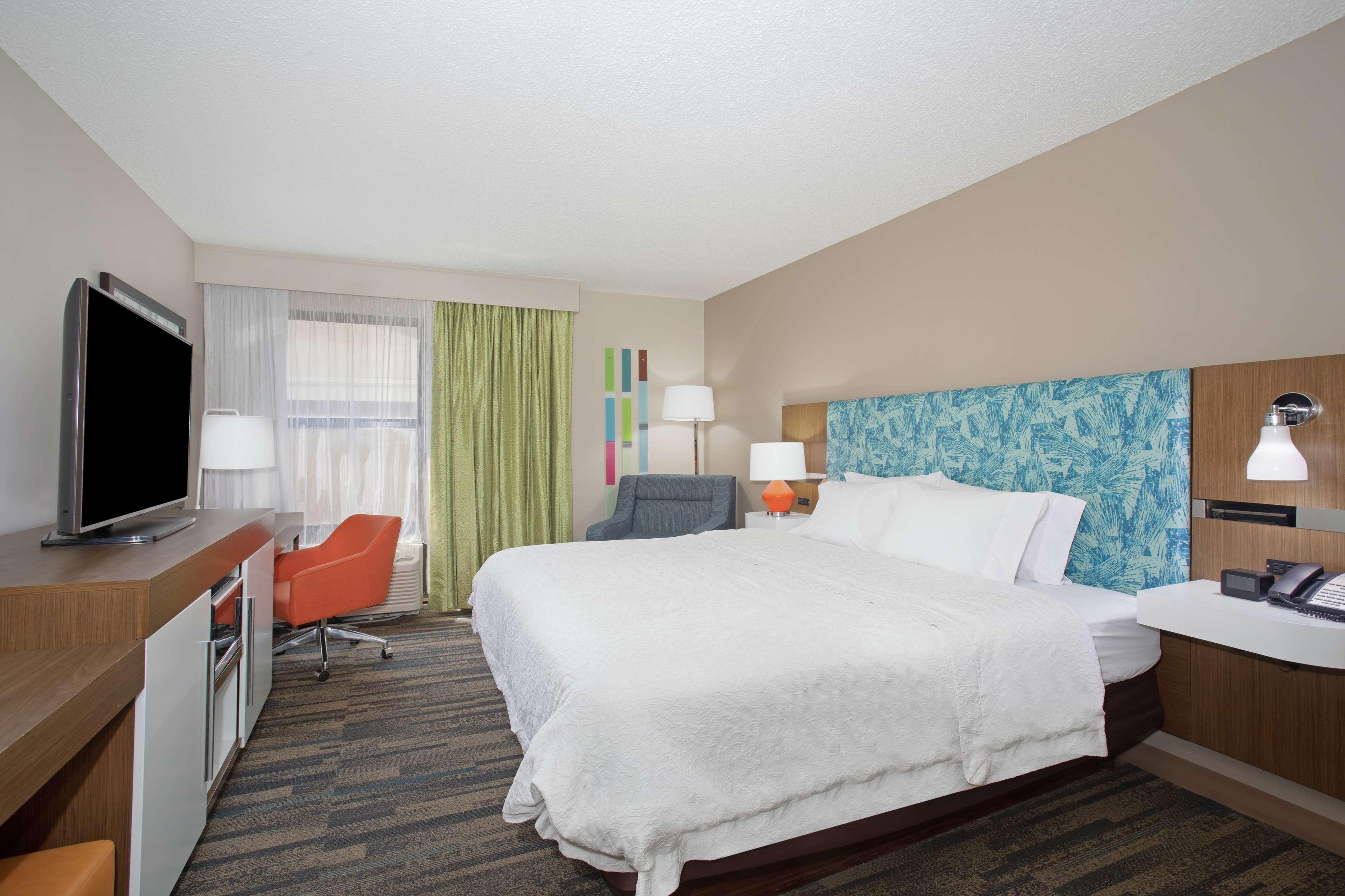 Hampton Inn & Suites Kansas City-Merriam Exteriör bild