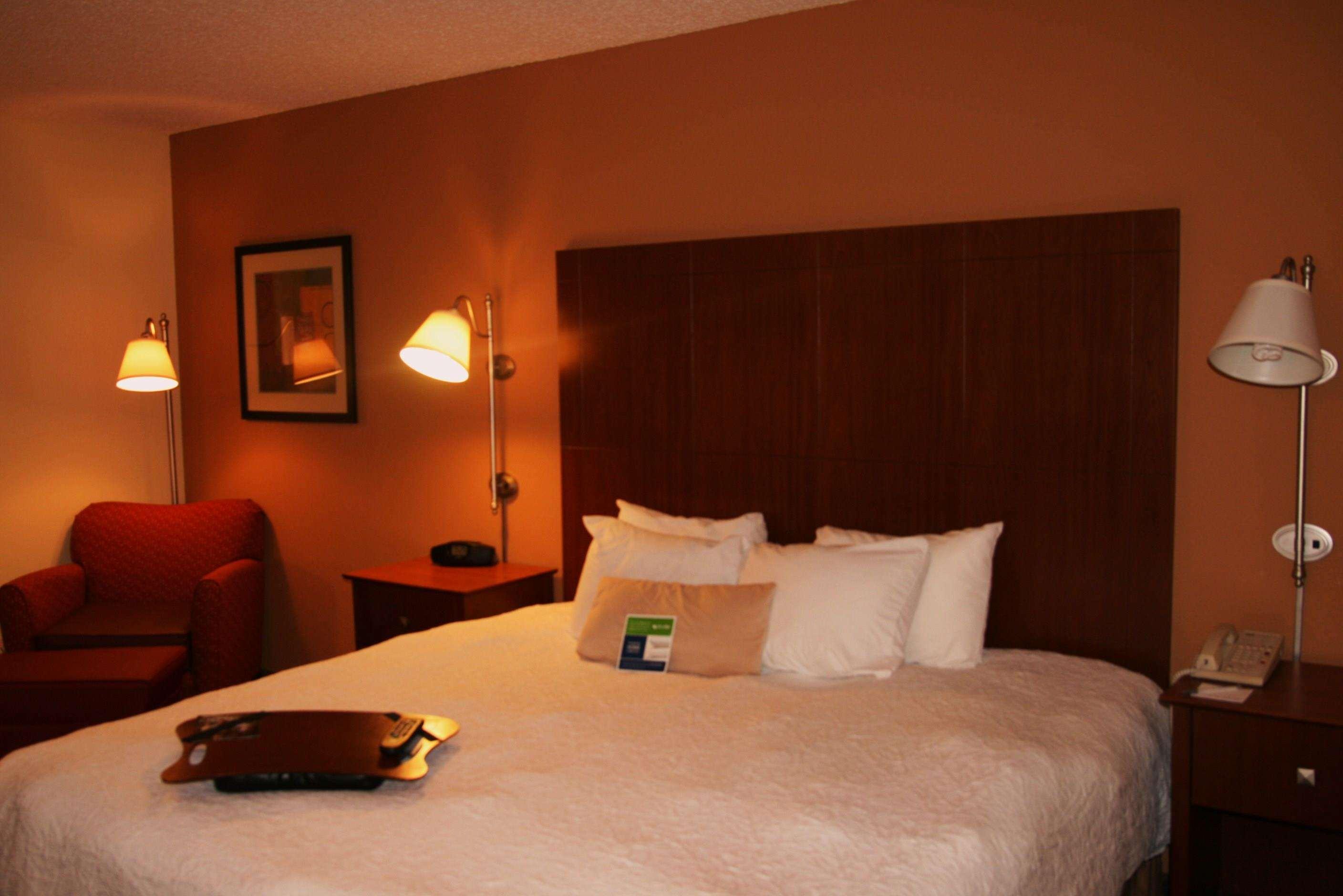 Hampton Inn & Suites Kansas City-Merriam Exteriör bild