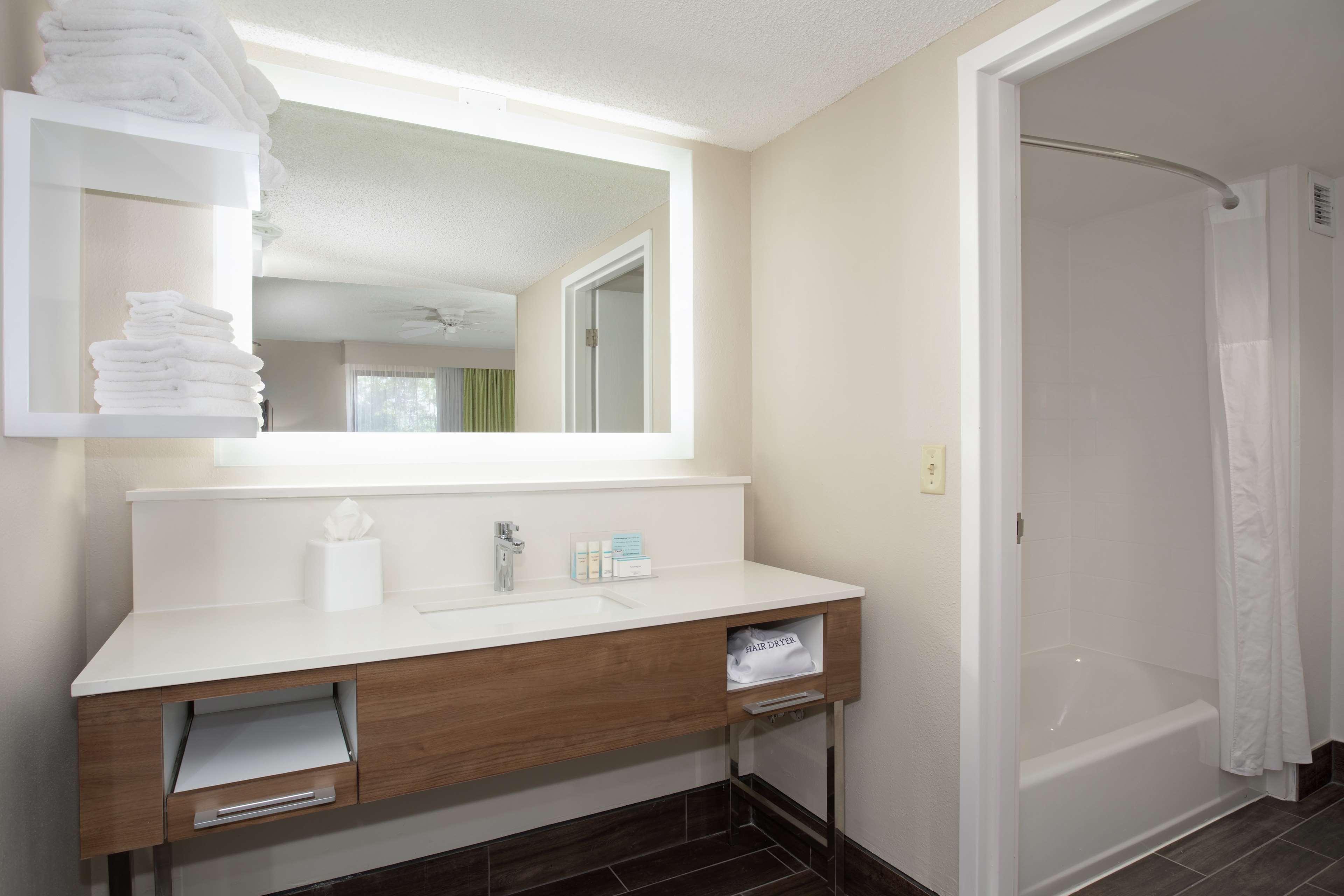 Hampton Inn & Suites Kansas City-Merriam Exteriör bild
