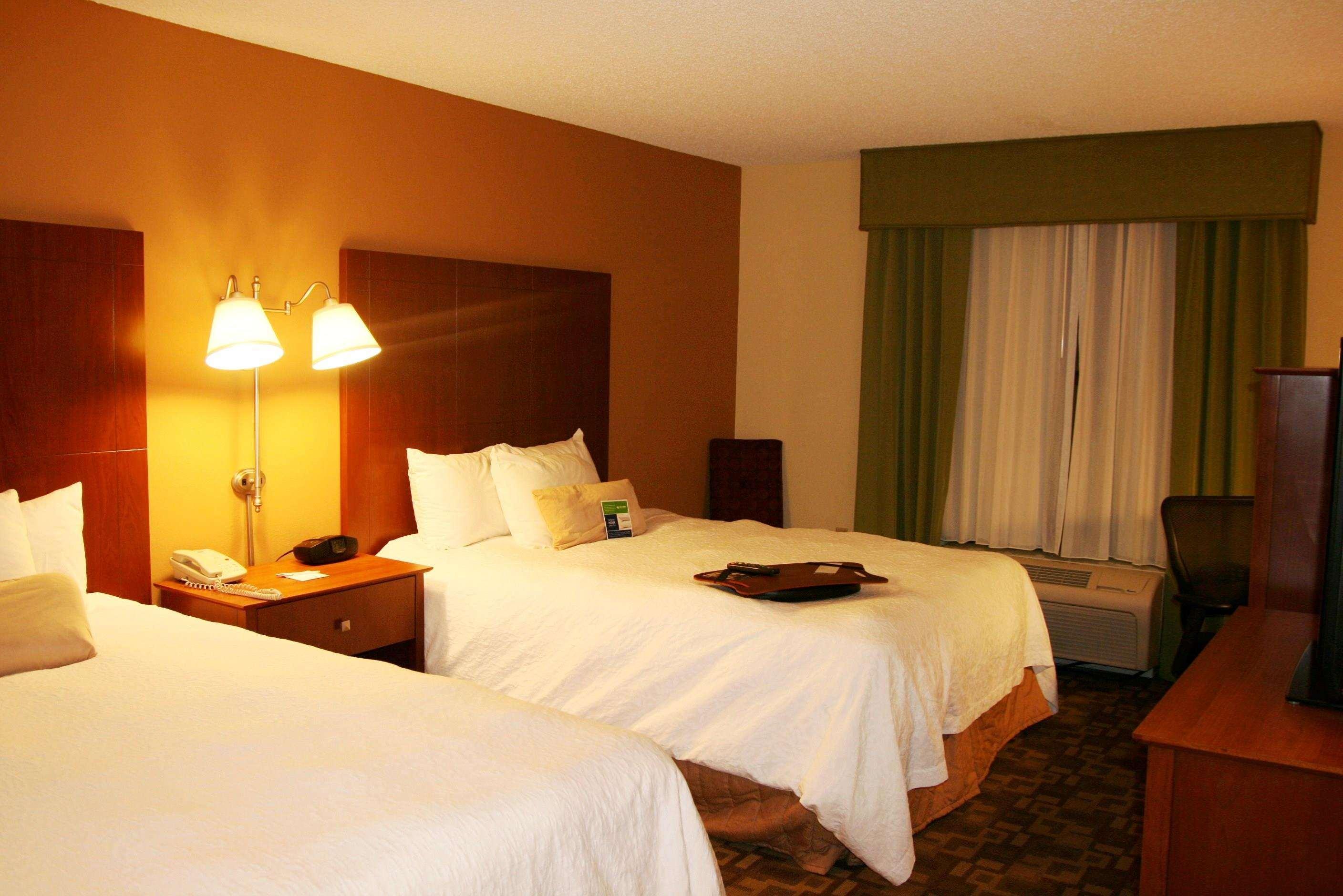 Hampton Inn & Suites Kansas City-Merriam Exteriör bild