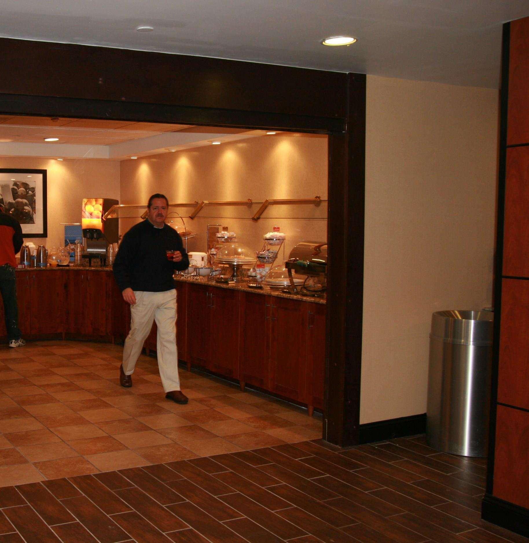 Hampton Inn & Suites Kansas City-Merriam Exteriör bild