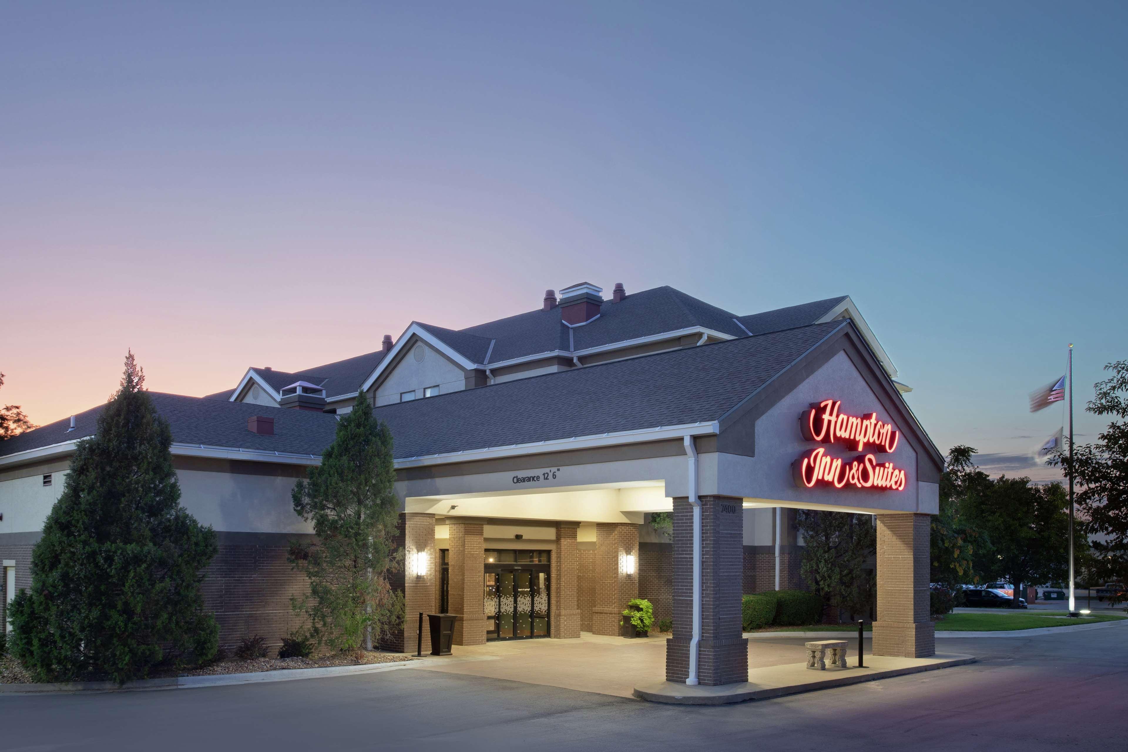 Hampton Inn & Suites Kansas City-Merriam Exteriör bild