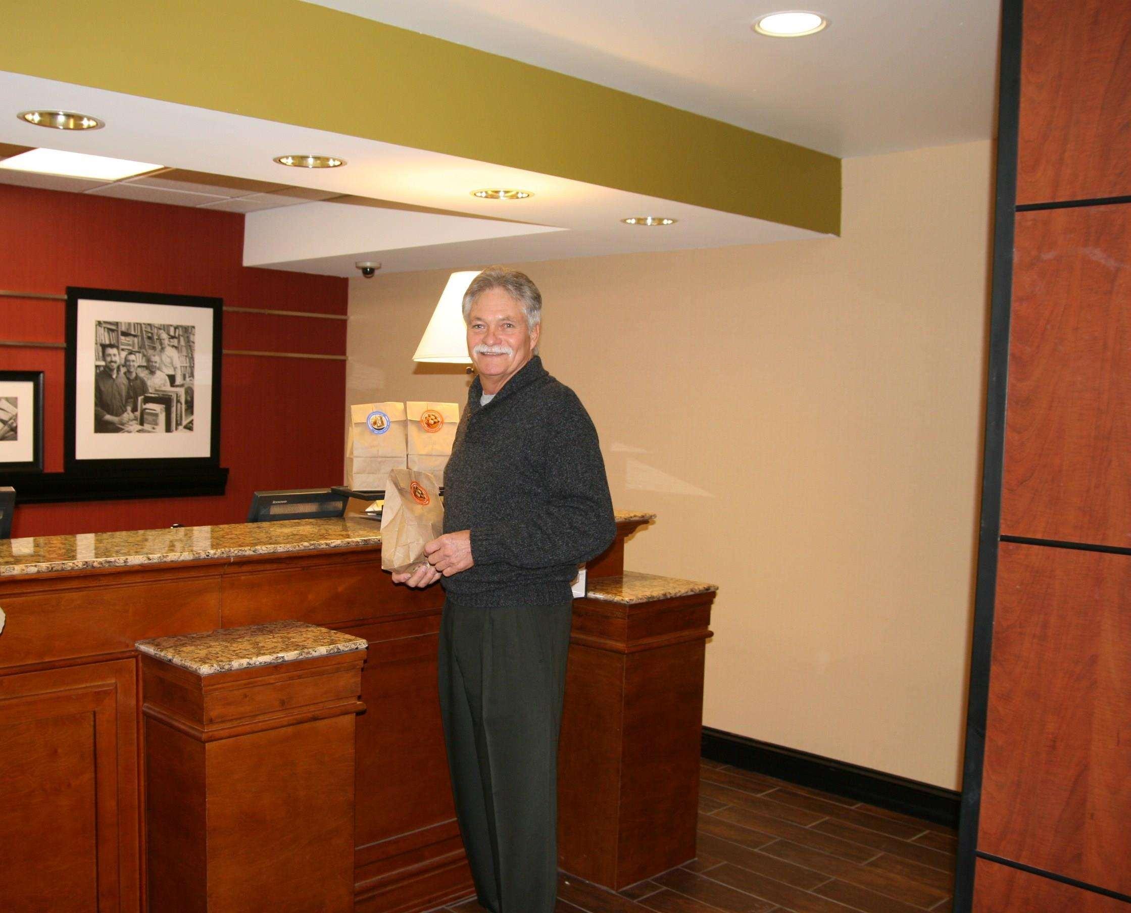 Hampton Inn & Suites Kansas City-Merriam Exteriör bild