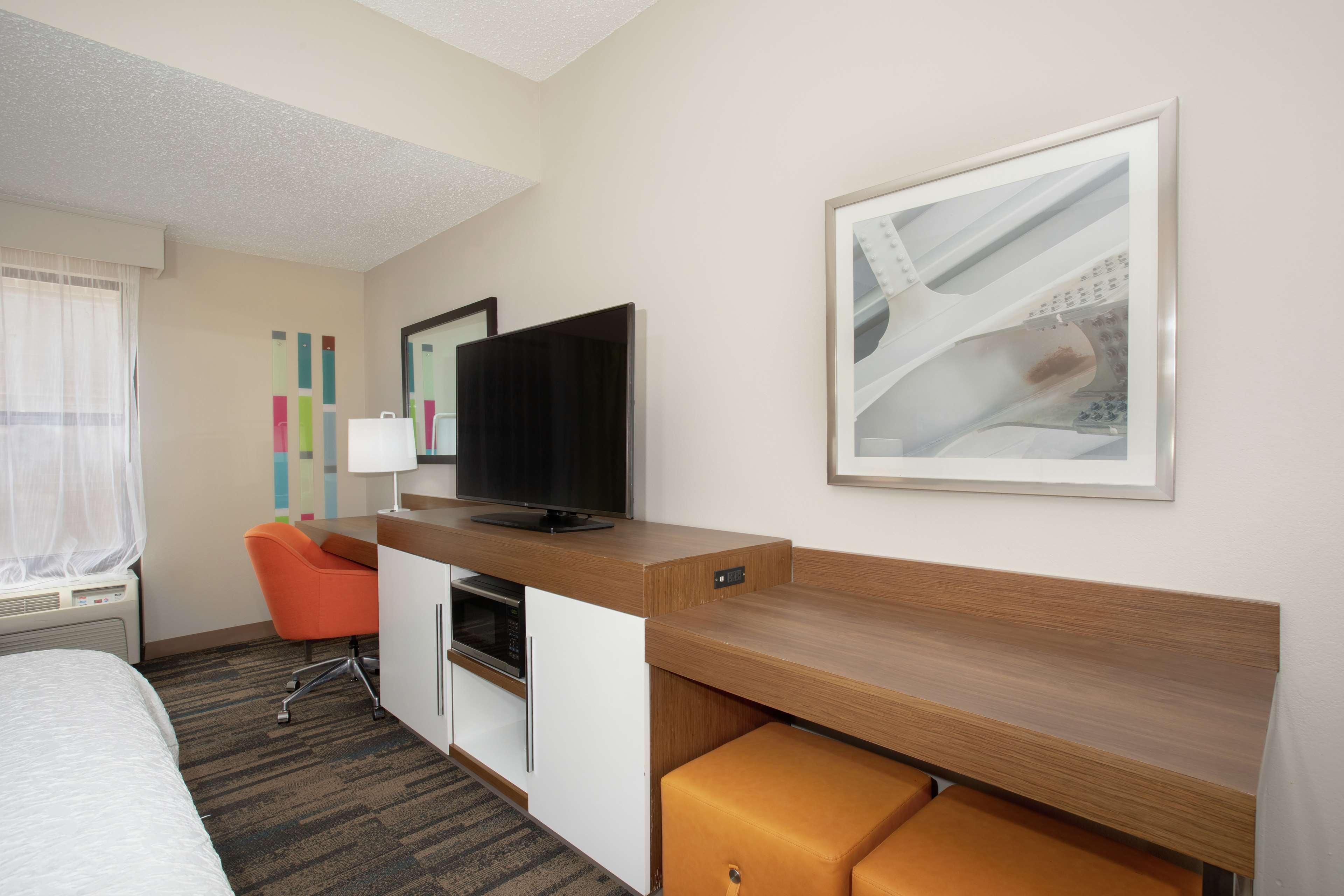 Hampton Inn & Suites Kansas City-Merriam Exteriör bild