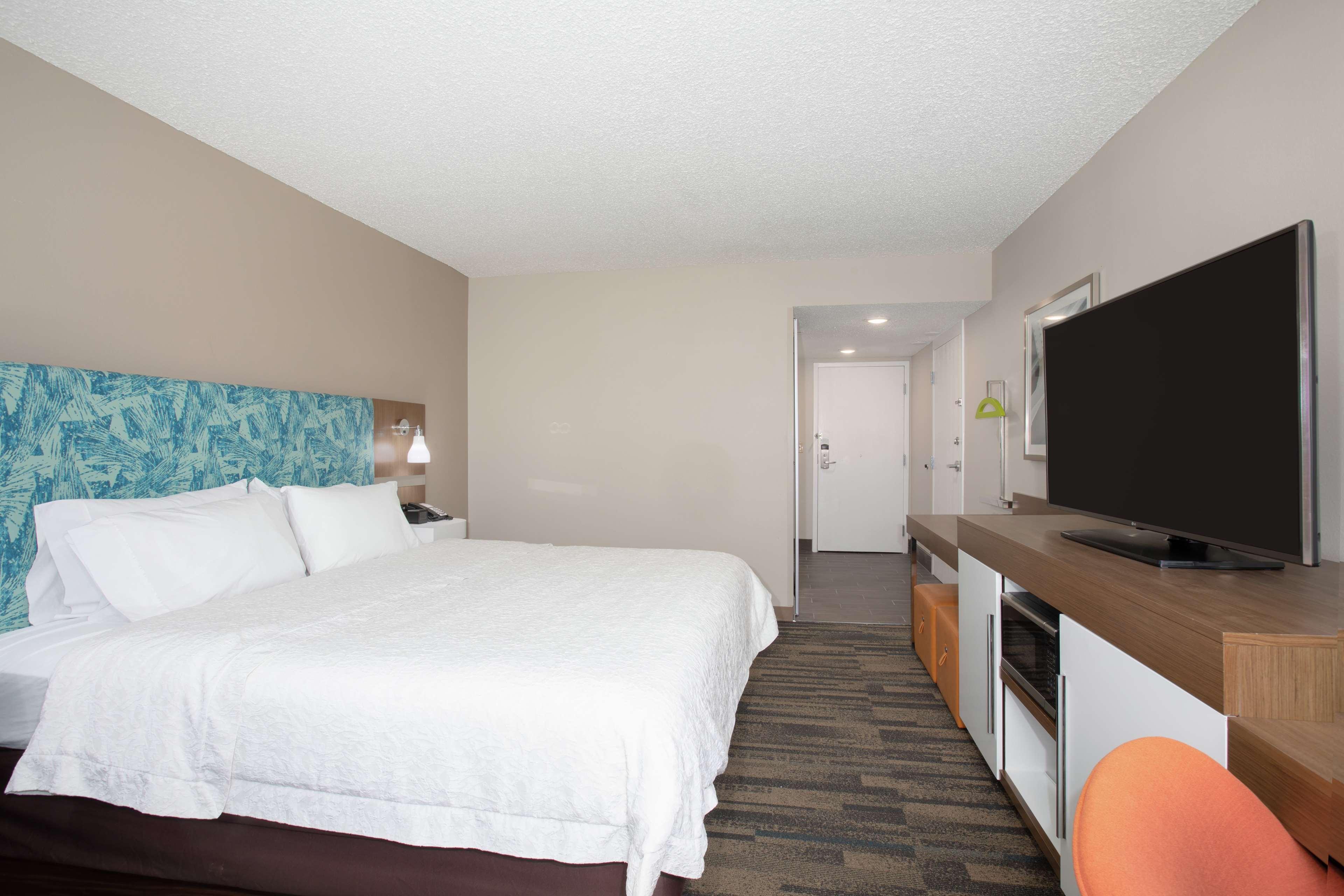 Hampton Inn & Suites Kansas City-Merriam Exteriör bild