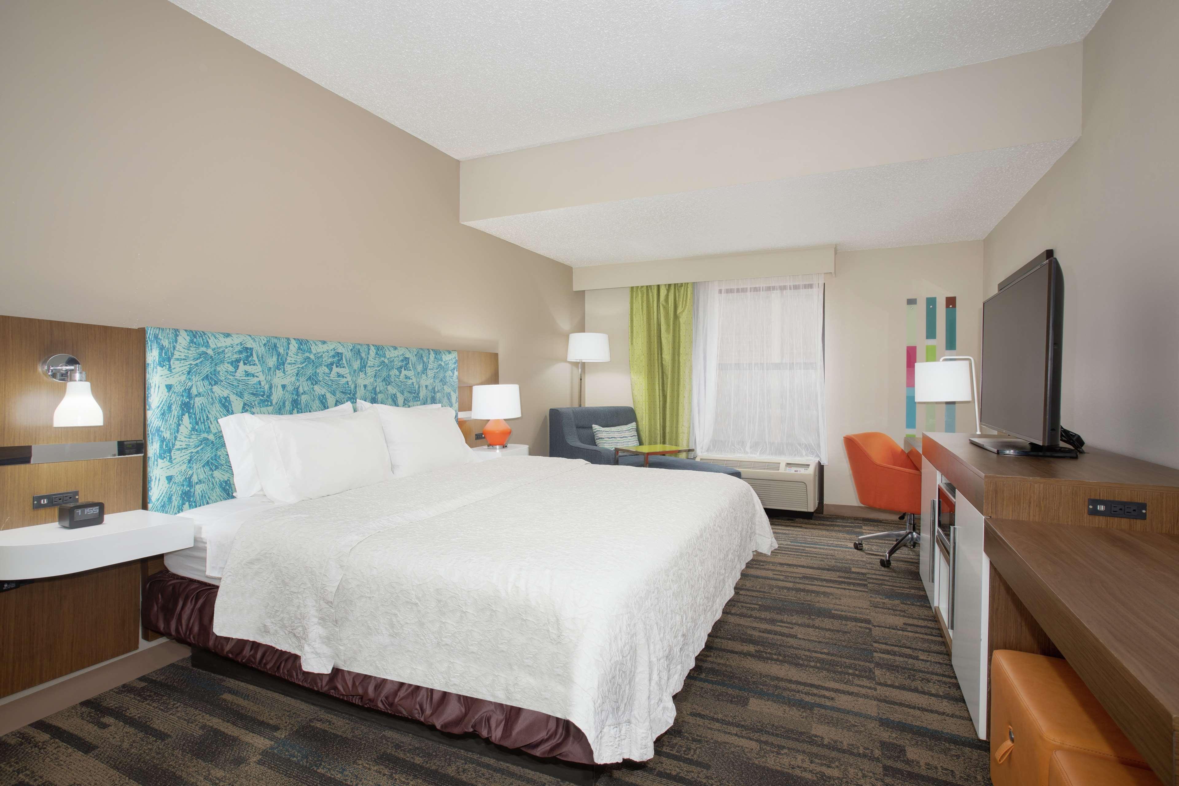 Hampton Inn & Suites Kansas City-Merriam Exteriör bild
