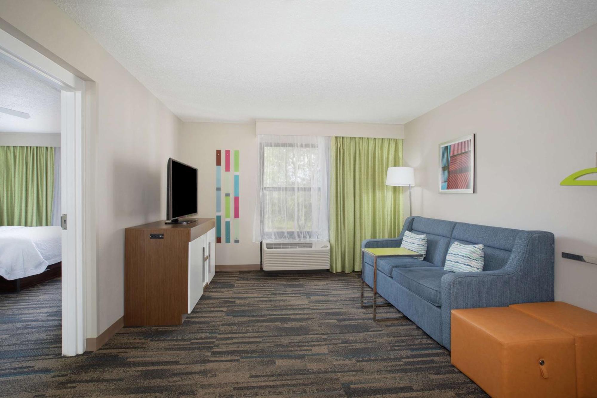 Hampton Inn & Suites Kansas City-Merriam Exteriör bild