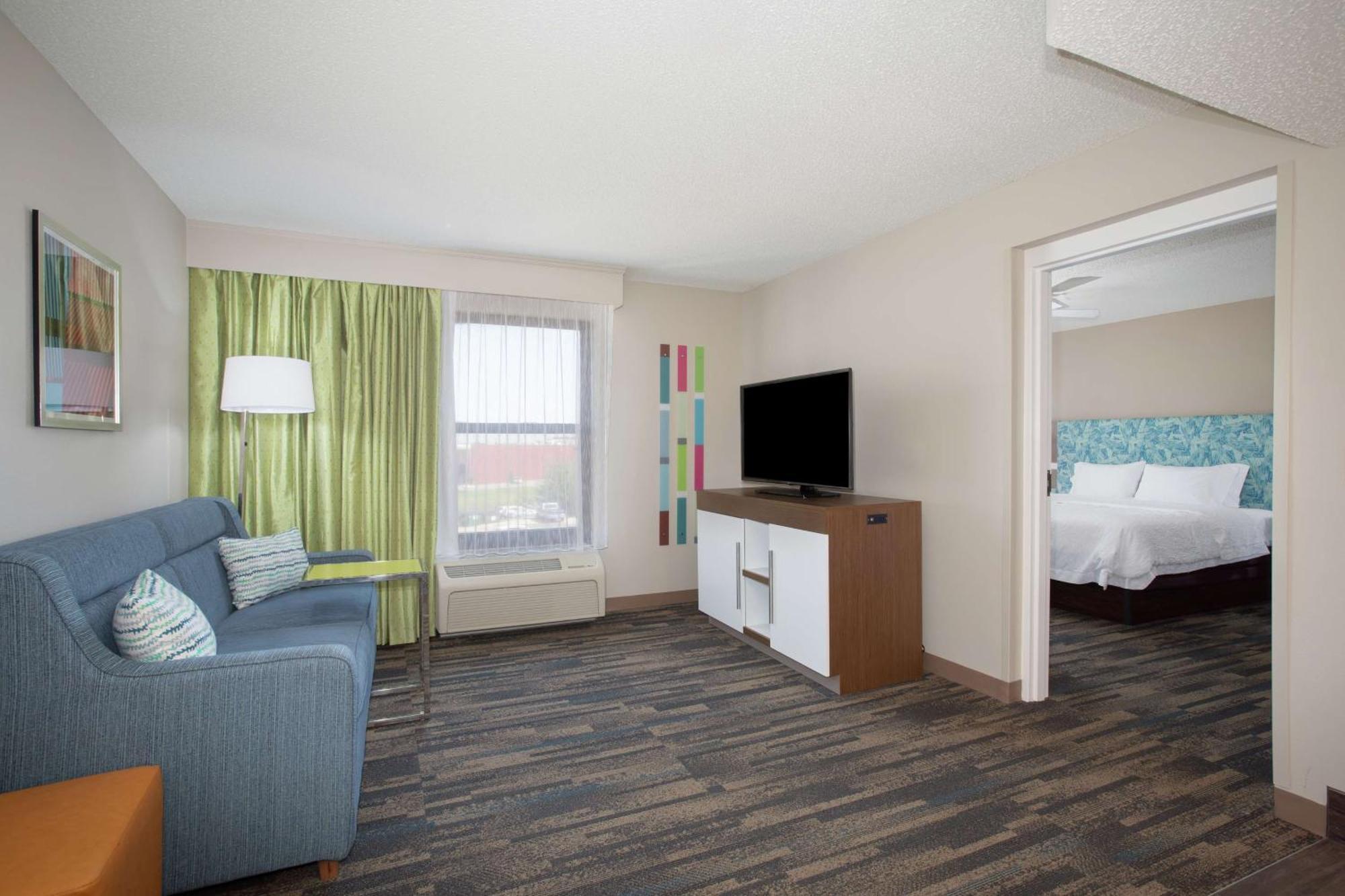 Hampton Inn & Suites Kansas City-Merriam Exteriör bild