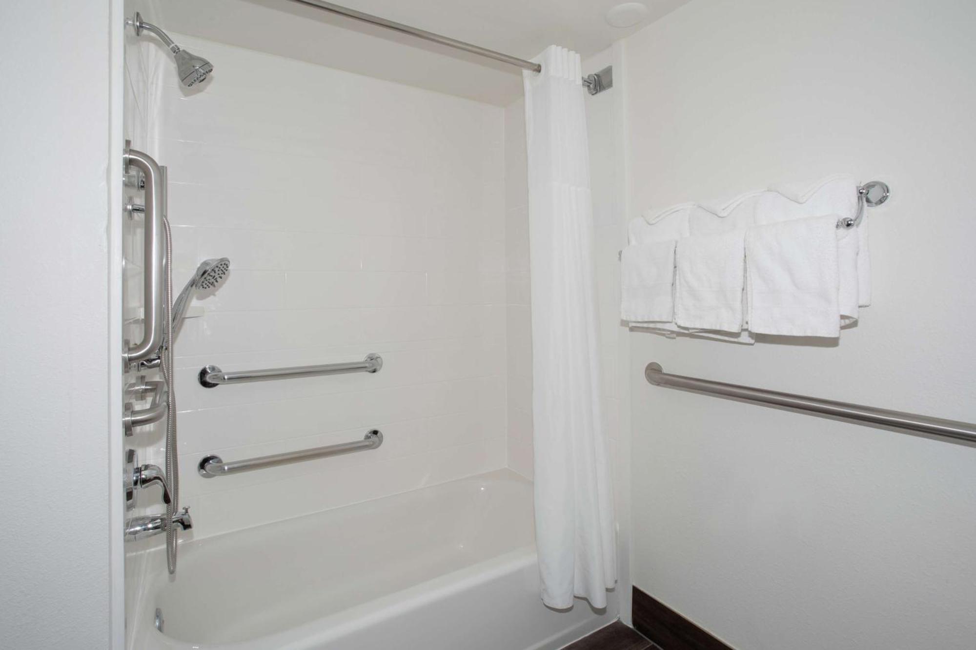 Hampton Inn & Suites Kansas City-Merriam Exteriör bild