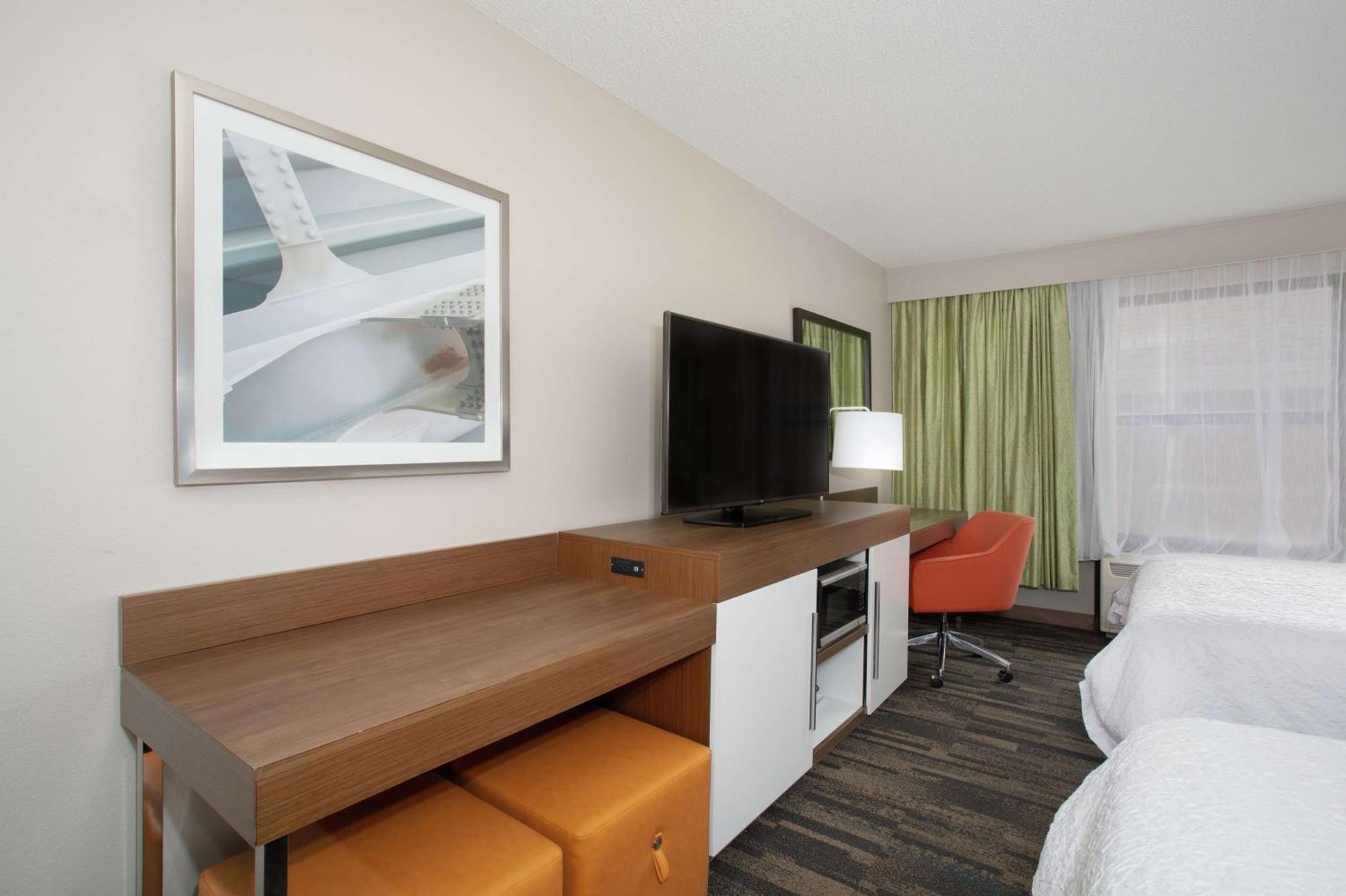 Hampton Inn & Suites Kansas City-Merriam Exteriör bild