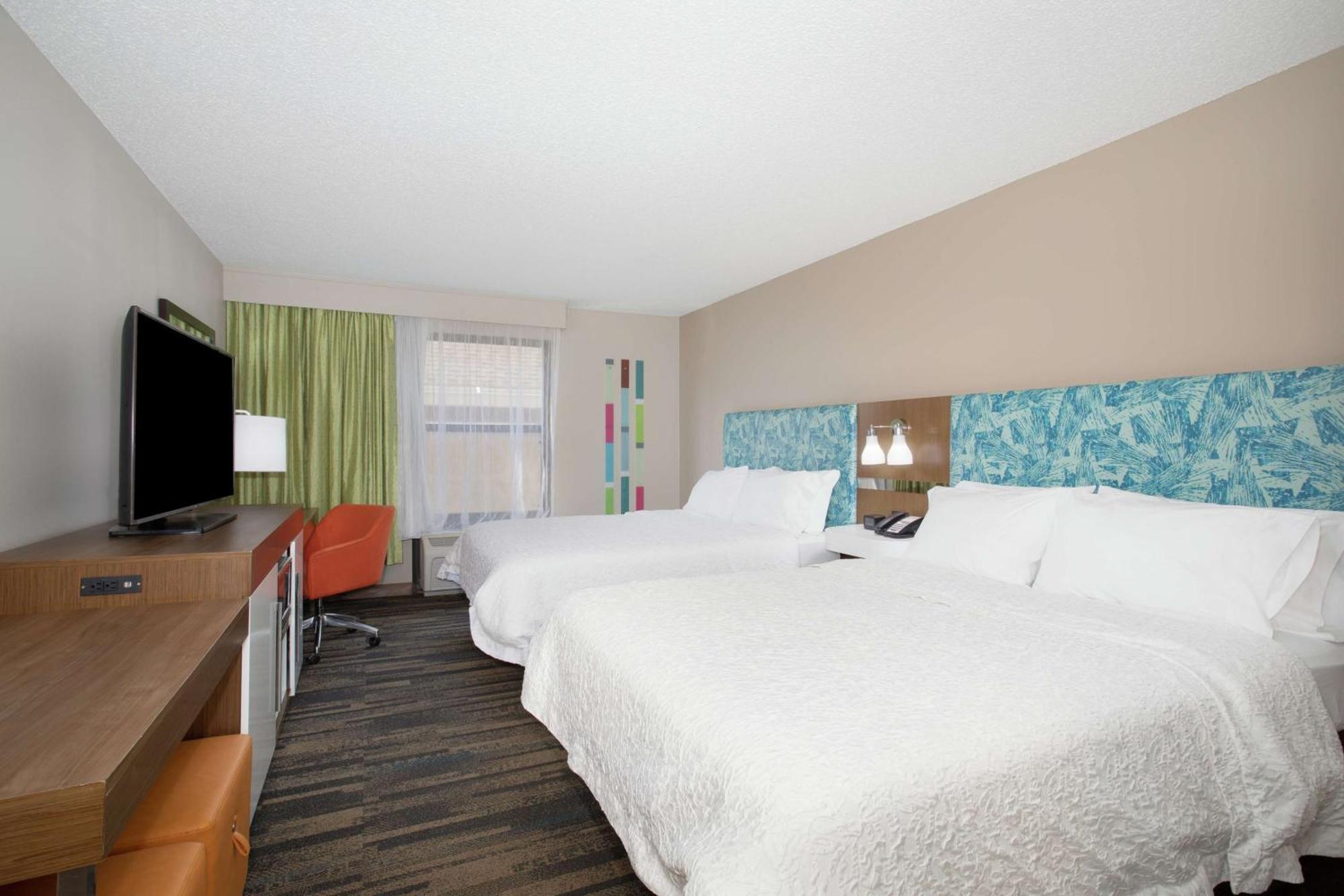 Hampton Inn & Suites Kansas City-Merriam Exteriör bild