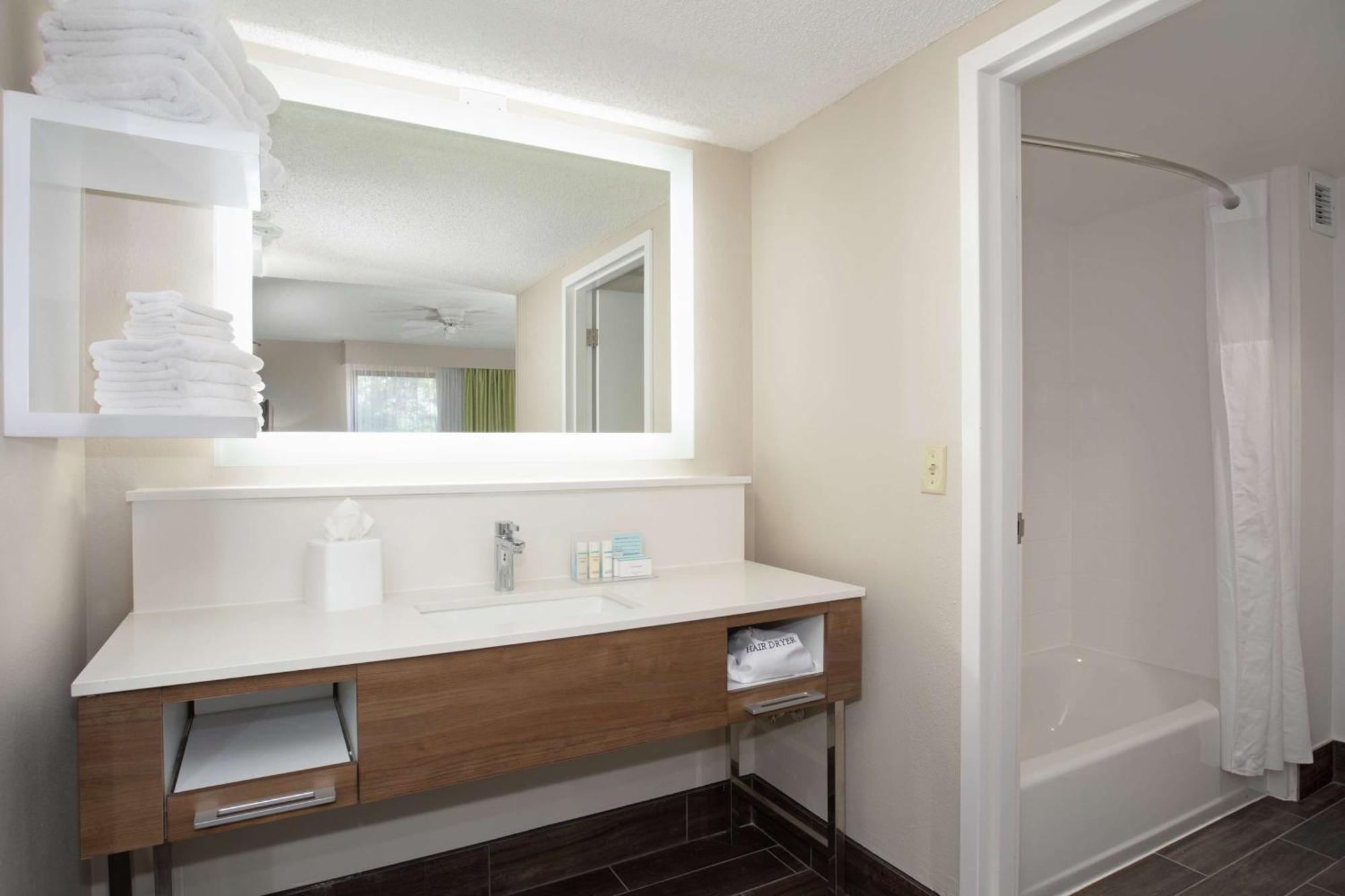Hampton Inn & Suites Kansas City-Merriam Exteriör bild