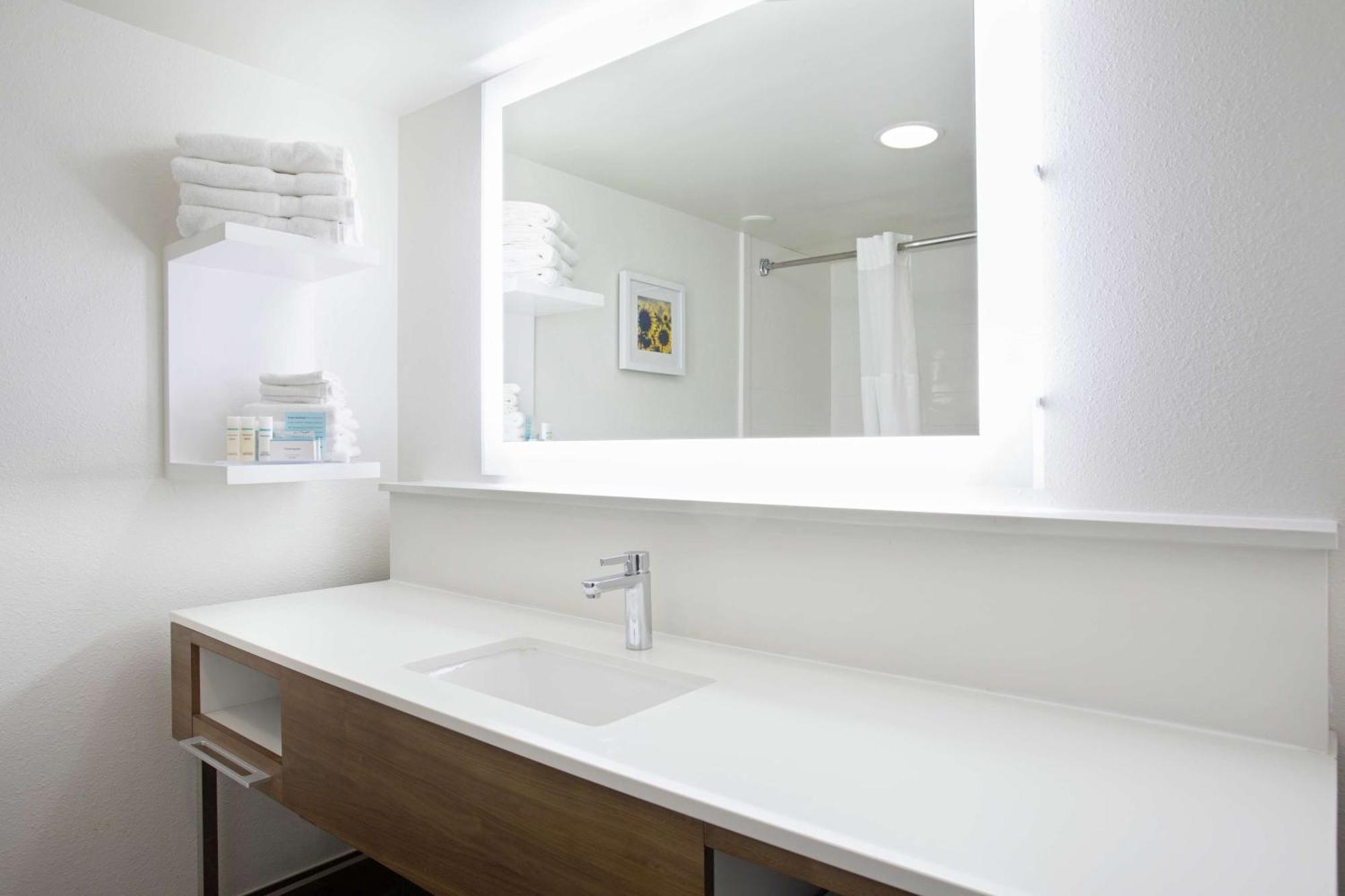 Hampton Inn & Suites Kansas City-Merriam Exteriör bild